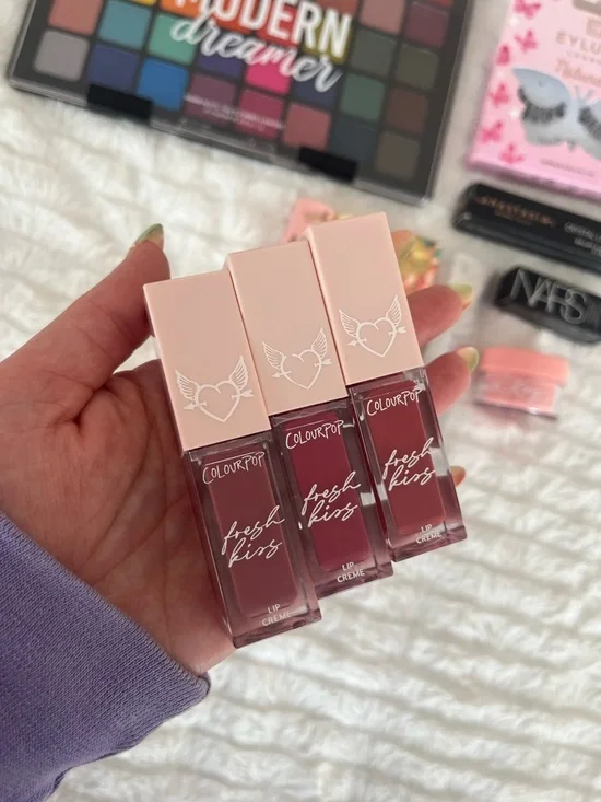 Makeup Bundle — Eyeshadow, lippies, lashes - Picture 3 of 8